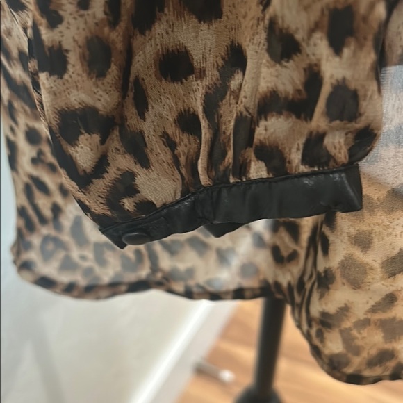 Daniel Rainn Brown Tan Flutter Sleeve Blouse - Picture 5 of 7